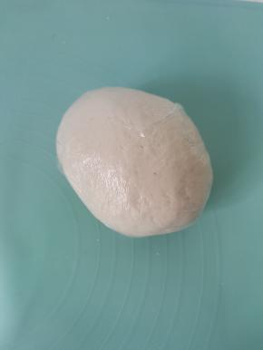 盖上保鲜膜放在一边备用！