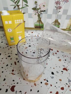 放入果蜜30毫升！