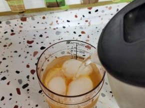 放入凉开水100毫升！