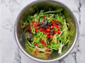 将所有食材混合，