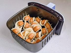 摆入空气炸锅。