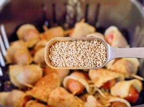 芝麻再烤5分钟即可。