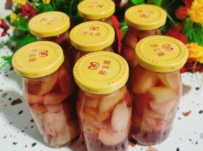 做好的水蜜桃罐头室温可以存放一个月左右，放入冰箱冷藏保存一年都没问题哦！