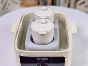 水箱加水，放入炖盅。