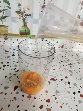 放入30克柠檬果蜜！