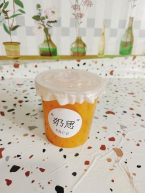 用硅油纸封口，盖上盖子，贴上标签！简单的冰橙芒芒就做好啦！浅尝一口，哇塞，这也太好喝了吧！