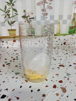 放入3个小兔子冰块！