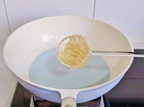 加泡软的吉利丁片。