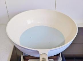 搅拌融化倒入容器中。