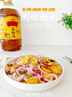 土豆外皮焦脆，里面绵糯可口！