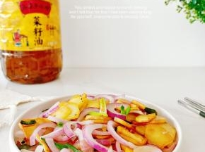 土豆外皮焦脆，里面绵糯可口！