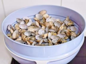 多了这一步花甲又鲜又嫩。