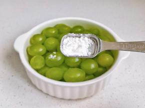 淀粉泡10分钟，再冲洗沥干。