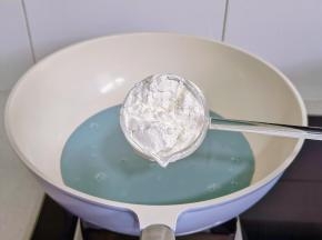 加入淀粉。