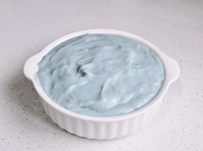 倒入容器中，冷藏2小时。