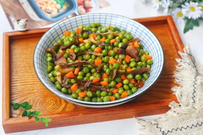 豌豆炒鹿茸菇
