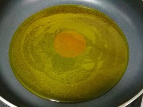 锅中热油，