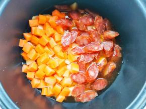 再加入清水和材料齐平。