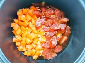 再加入清水和材料齐平。