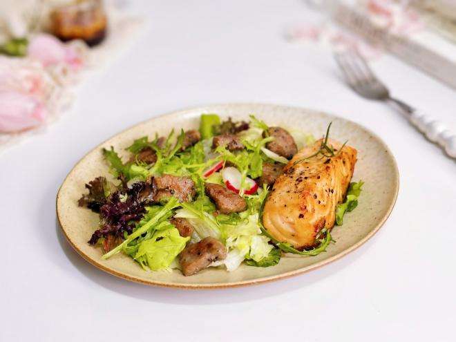 三文鱼牛排时蔬沙拉