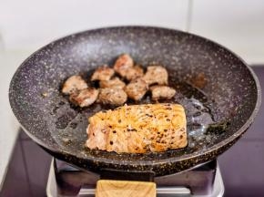 煎至自己喜欢的成熟度即可。