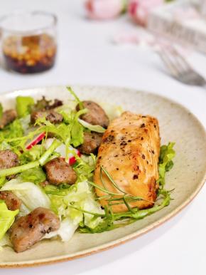 三文鱼口感鲜嫩。