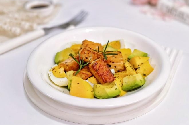 三文鱼牛油果沙拉