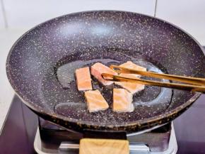 煎至自己喜欢的口感就可以。