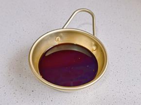 半碗水搅拌均匀。