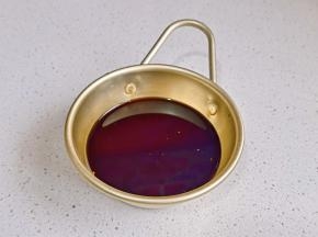 半碗水搅拌均匀。