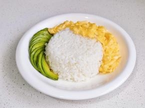 牛油果切片组装。