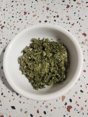 依次把所有的新鲜花椒和蒜瓣都捣碎完！