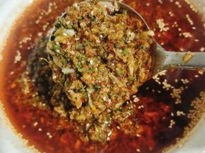 已经闻到香味儿了，迫不及待尝了一点，又麻又辣，太好吃了！