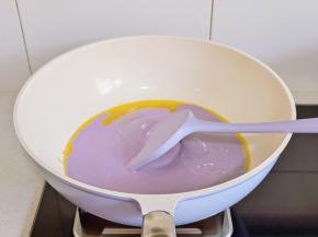 倒入葡萄糯米糊。