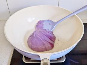 小火不停翻炒。