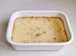 倒入器具中放凉。