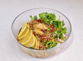 柠檬，香菜，料汁，拌匀。