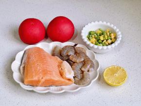 准备食材，剥虾仁。