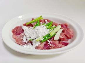 红薯粉加上一勺。