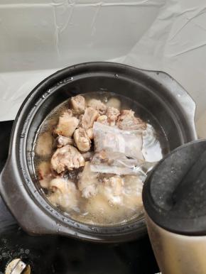 加入适量的开水！(水最好一次性加够，中途不要再添加水，影响口感！)