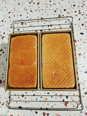 时间到了，取出，放在烤架上稍微晾一下！