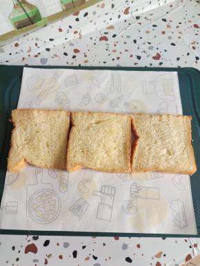 放上三片吐司！