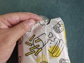 用透明胶带固定住！