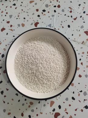 今天用到的是小西米500克倒入碗中！