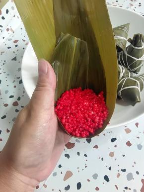 用同样的方法，包红色的西米粽！