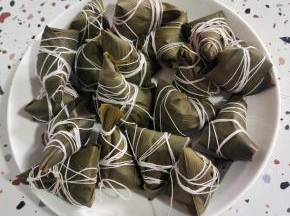 依次包好所有的西米粽！