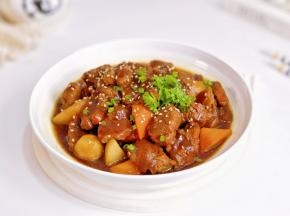 盛出装盘撒熟芝麻，葱花，香菜。