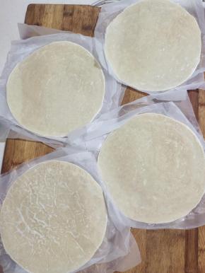 把手抓饼撕开！