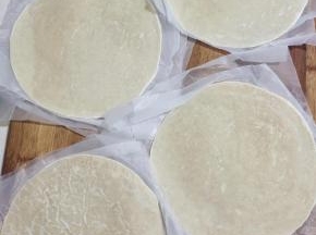 把手抓饼撕开！