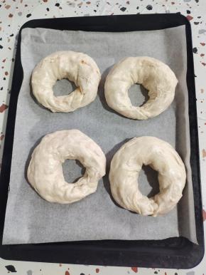 放入提前垫有油纸的烤盘里！